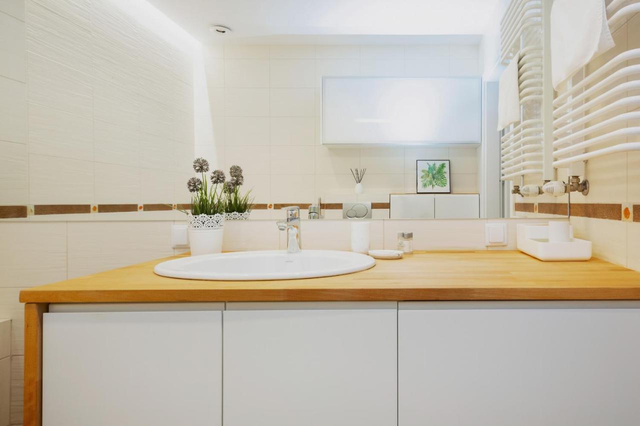 Apartments Warsaw Zelazna By Noclegi Renters Экстерьер фото